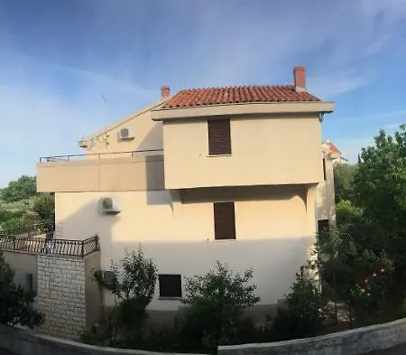 Διαμέρισμα Ema Srima